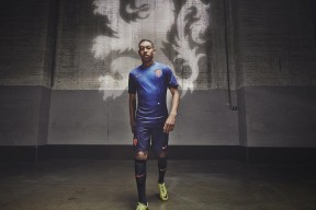 【中国足彩网】澳网今日激战，三位中国选手全力出击，德约辛纳领衔中央球场巅峰夜