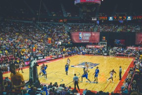 足彩网首页：樊振东2025年乒超全胜夺冠并成功卫冕全运会 德甲欧冠跨界活动展现从容风范