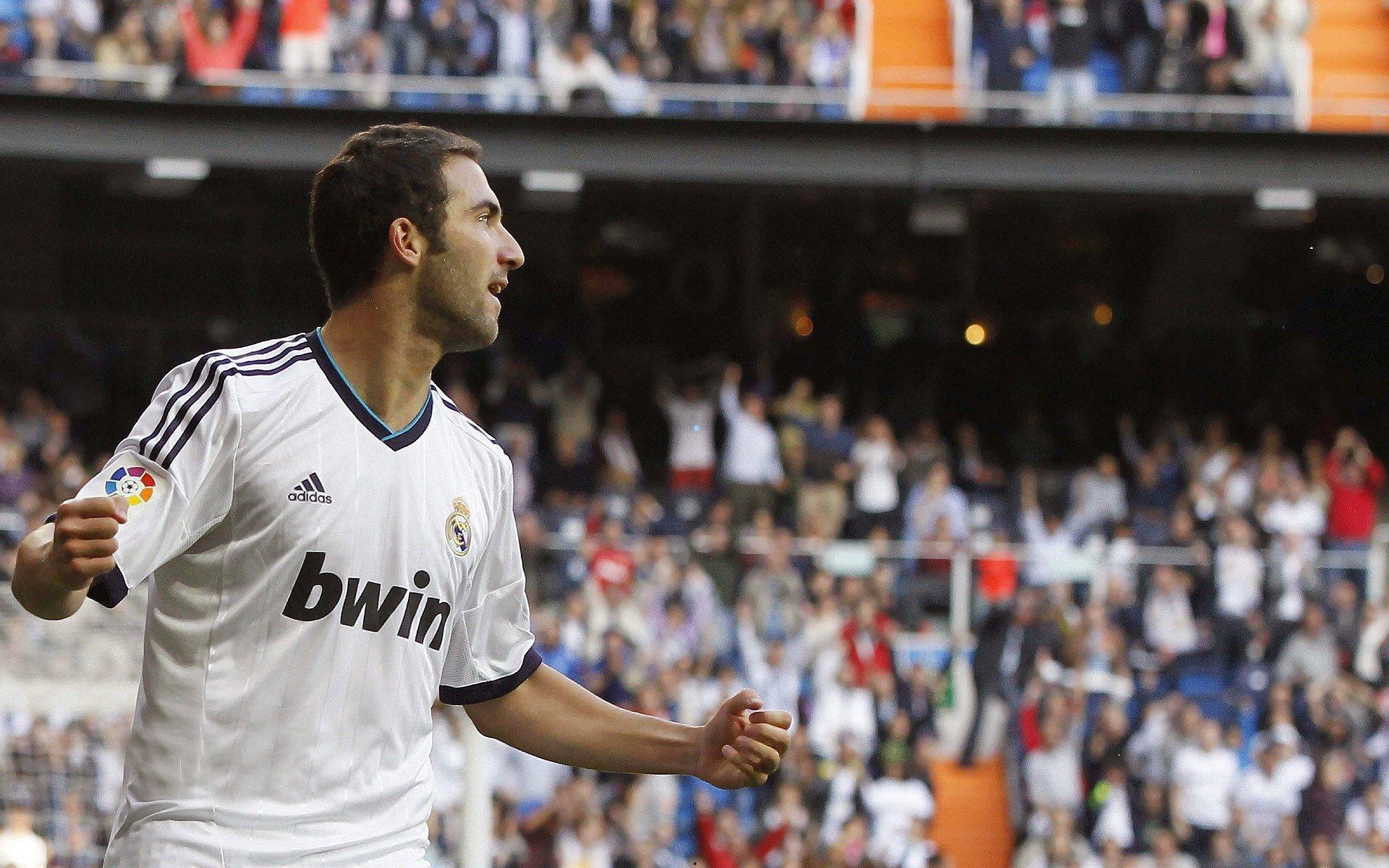 意甲联赛最新积分战报，AC米兰补时绝平保级队，国际米兰半程冠军触手可及